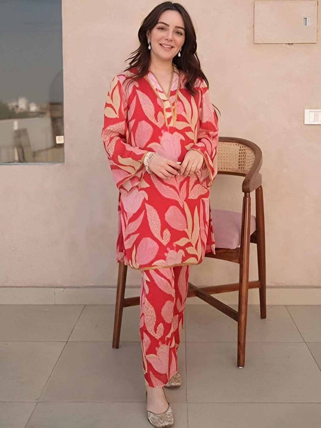 JANOI Women Floral Printed Regular Kurta with Trousers