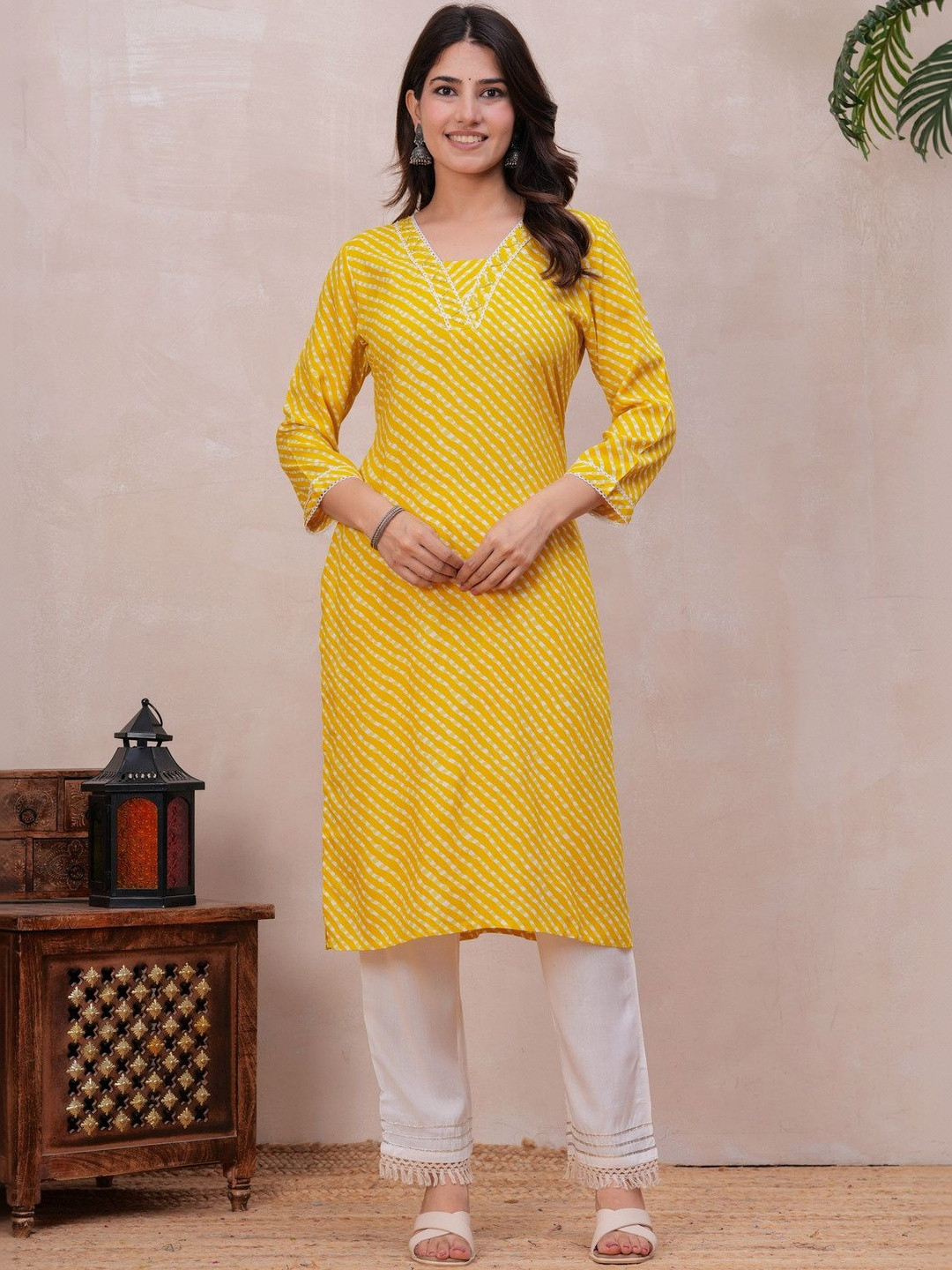 Sarai Women Leheriya Printed Sequinned Kurta