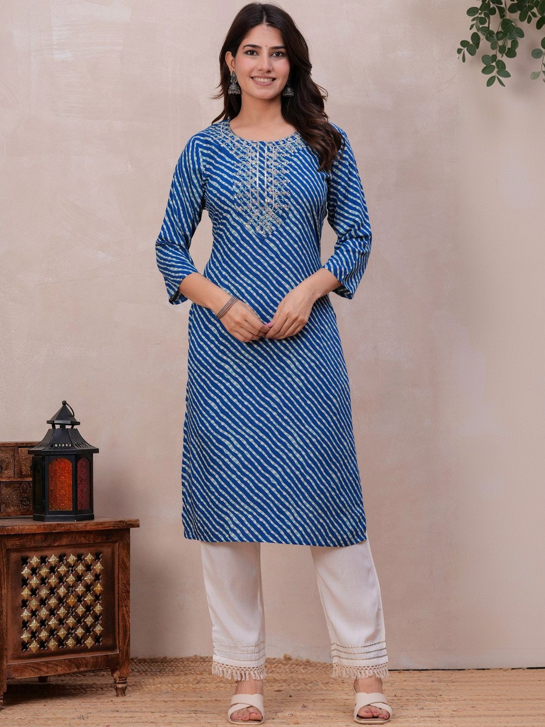Sarai Women Leheriya Embroidered Kurta