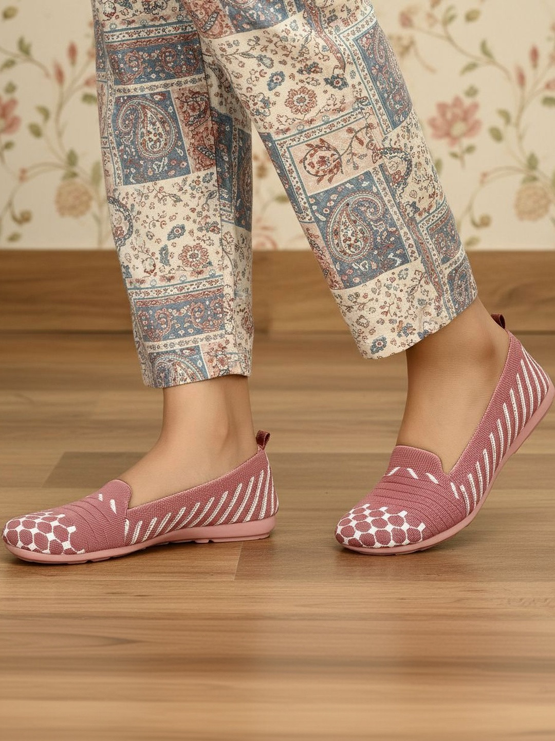INKLENZO Women Printed Loafers
