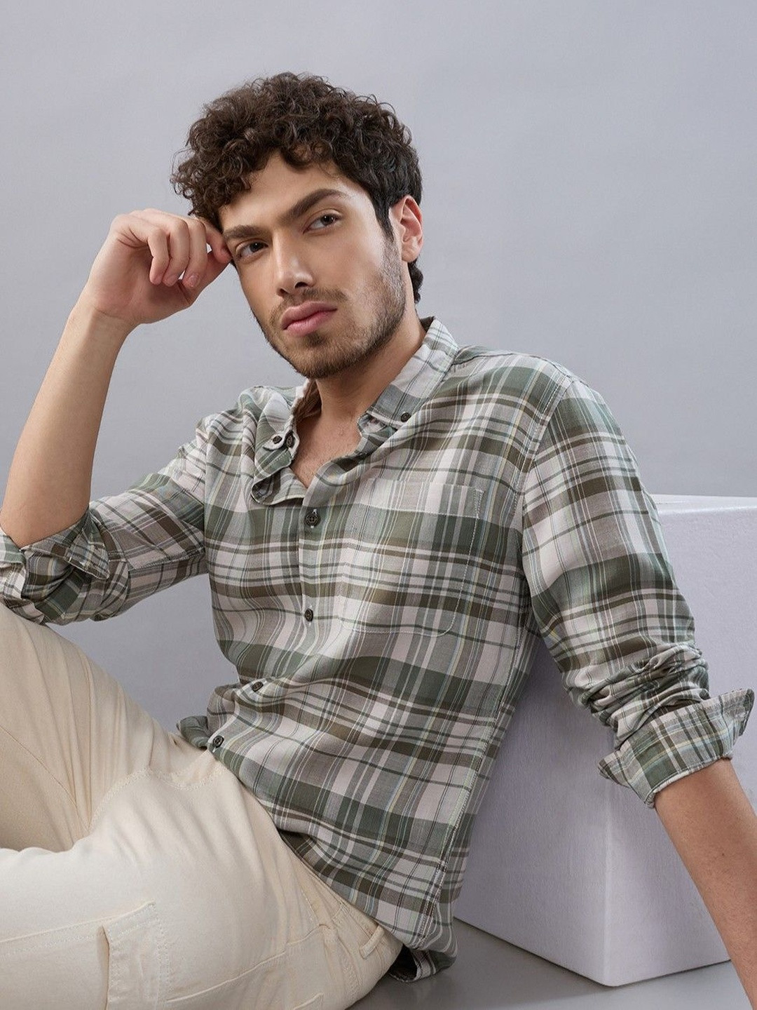HERE&NOW Men Slim Fit Checked Casual Shirt