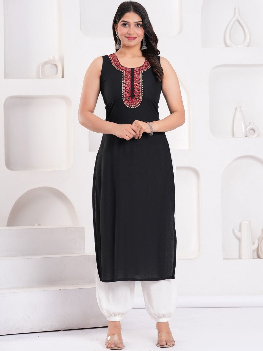 Maquien Ethnic Motifs Embroidered Thread Work Thread Work Kurti