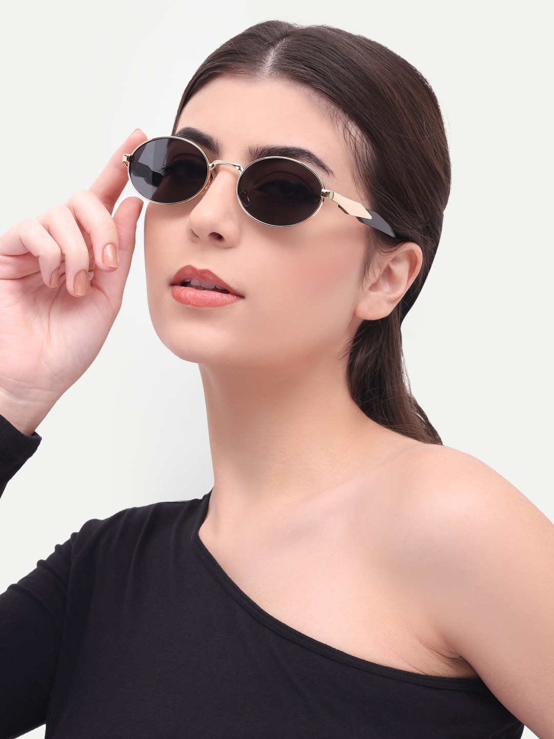 HAMILTANO WINSTON Women Black Lens & Gold-Toned Oval Sunglasses with