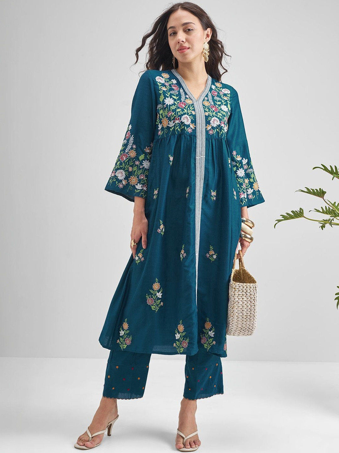 Vishudh Women Floral Embroidered Panelled Thread Work Kurta with Trousers