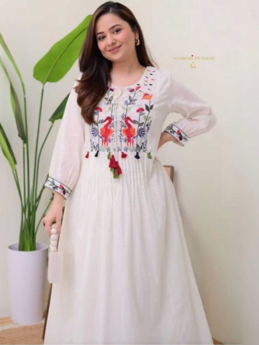 NAKSHKURTIS Women Floral Embroidered Panelled Thread Work Kurta with Trousers