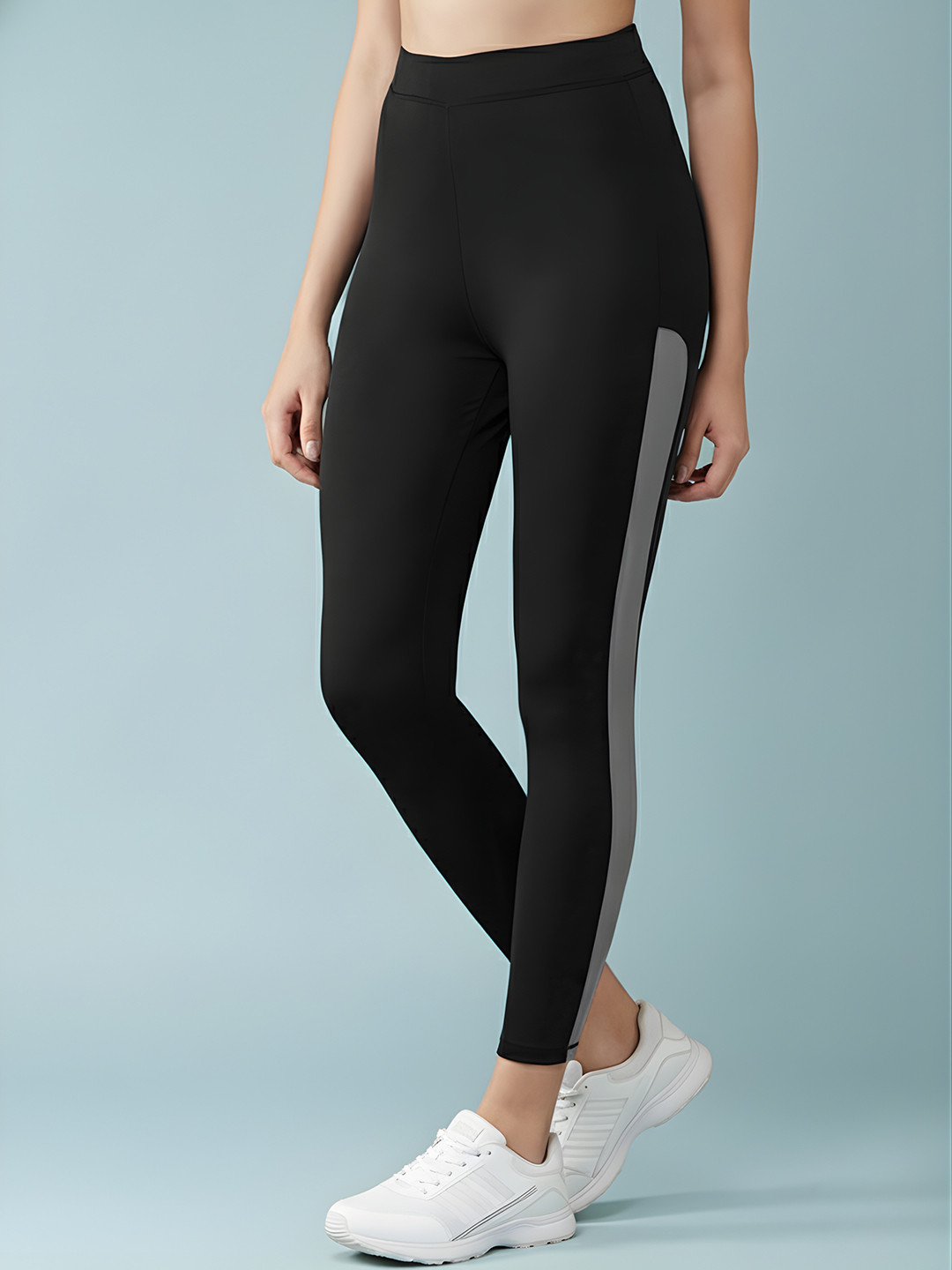 Blinkin Women Black & Grey Solid Crop Training Tights