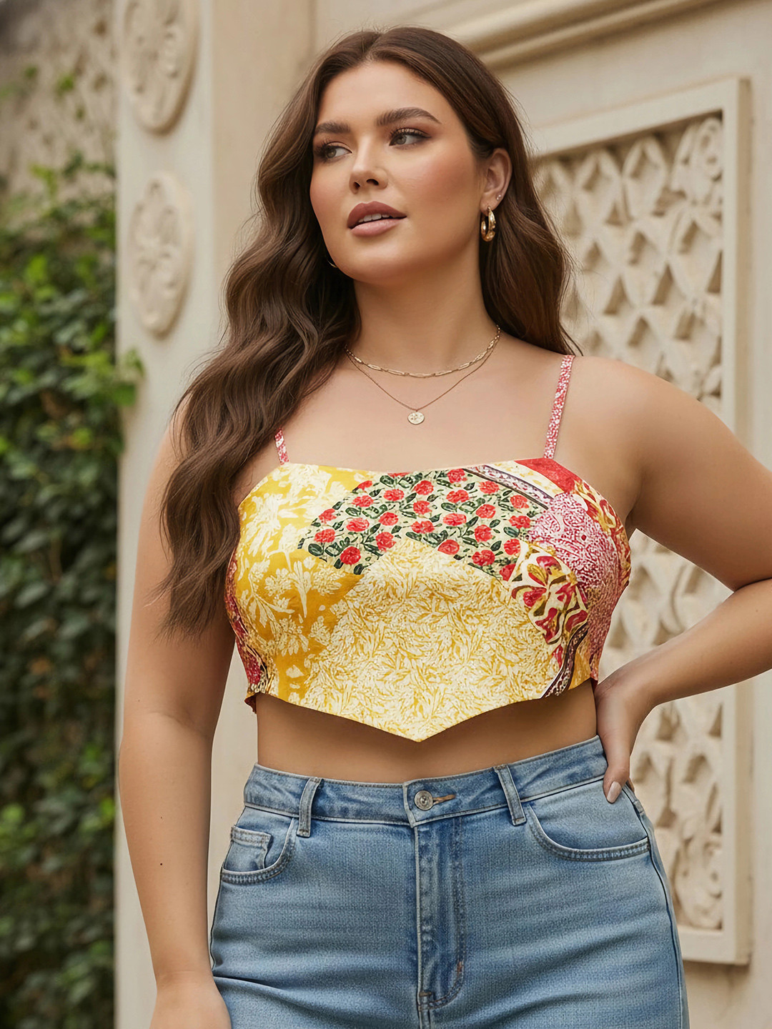 Berrylush Curve Plus Size Floral Printed Fitted Crop Top