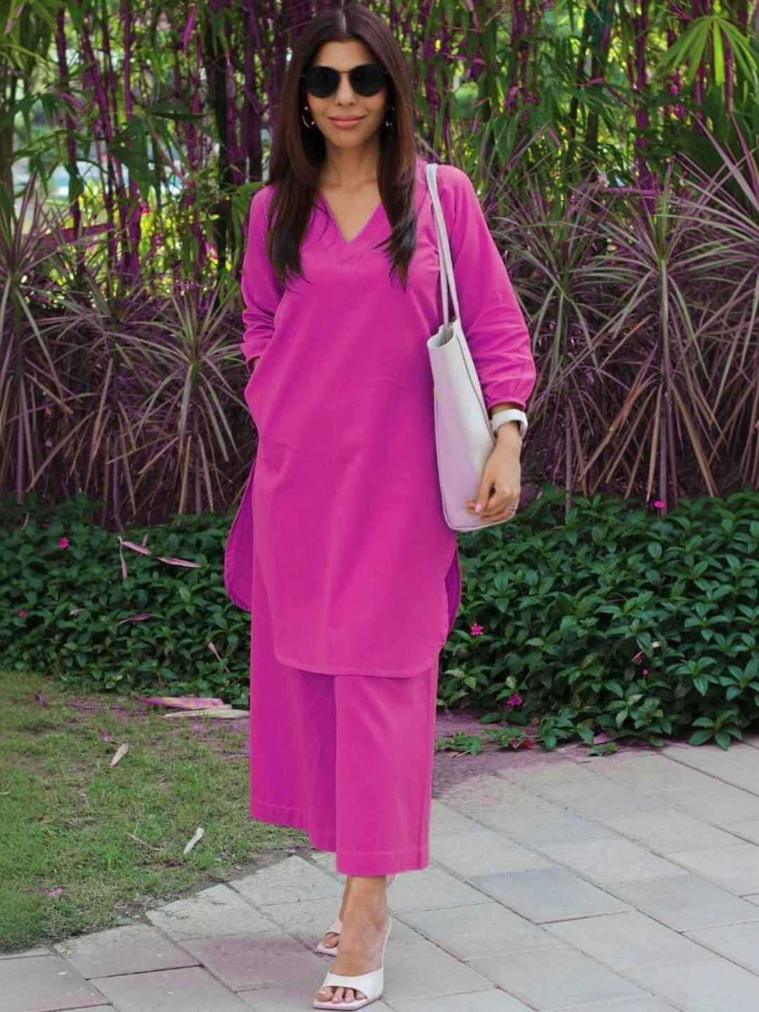 Vastranchal Women Regular Kurta with Trousers
