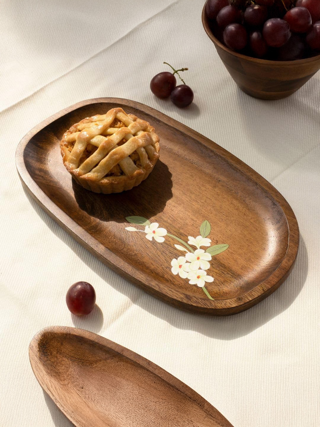Aurum Crafts Bella Brown and White Mango Wooden Medium Platter