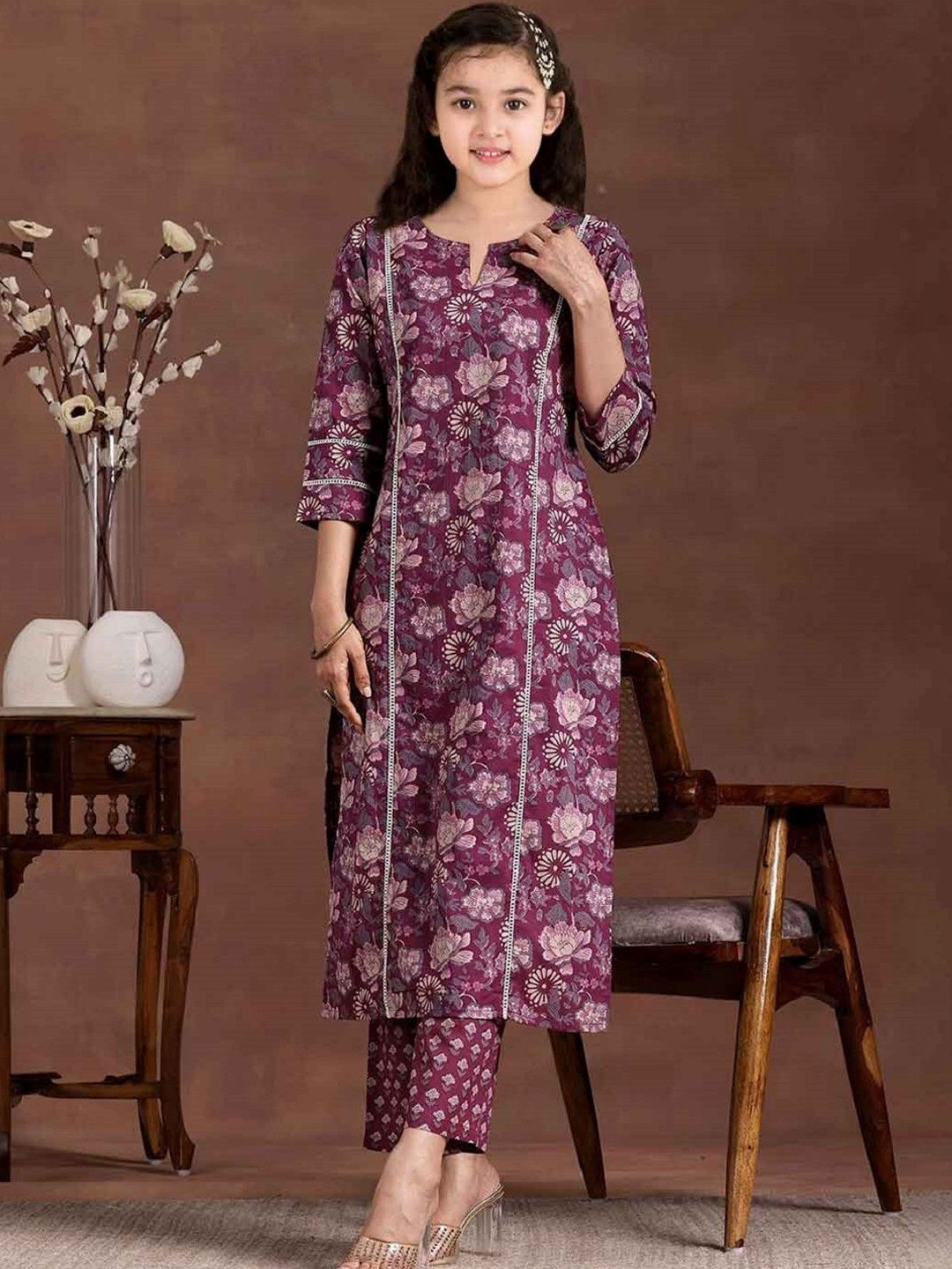 Vetrokart Girls Floral Printed Regular Kurta with Trousers