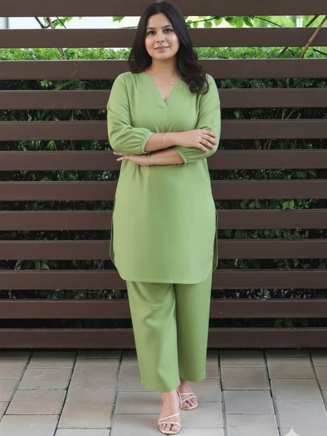 Vastranchal Women Regular Kurta with Trousers