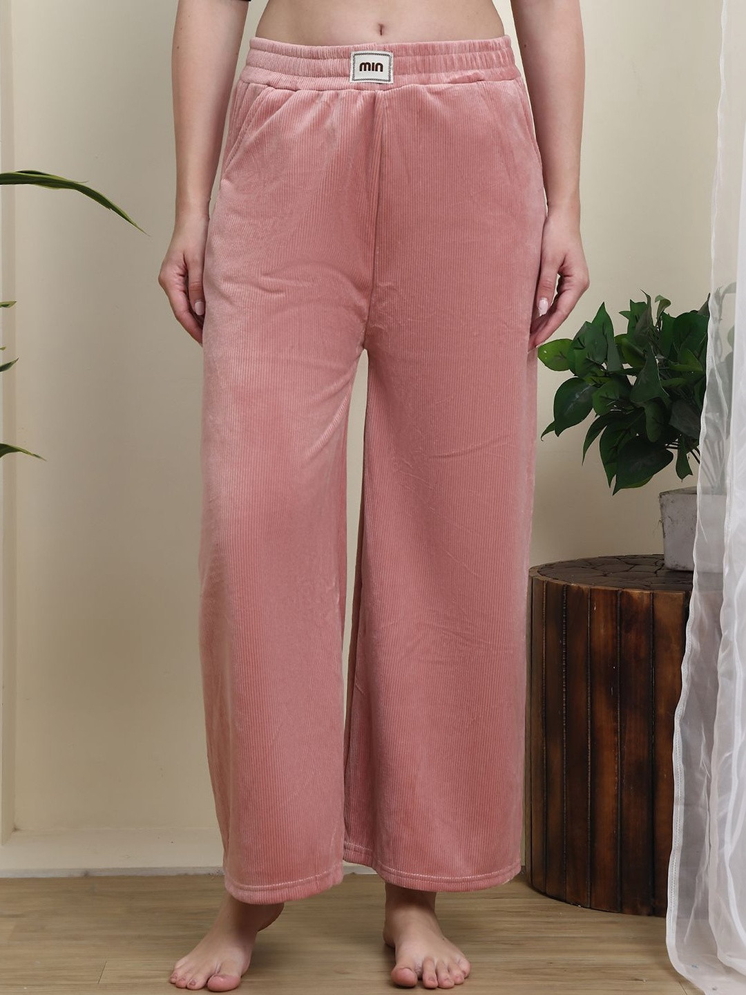 NEUDIS Velvet Mid-Rise Straight Lounge Pants