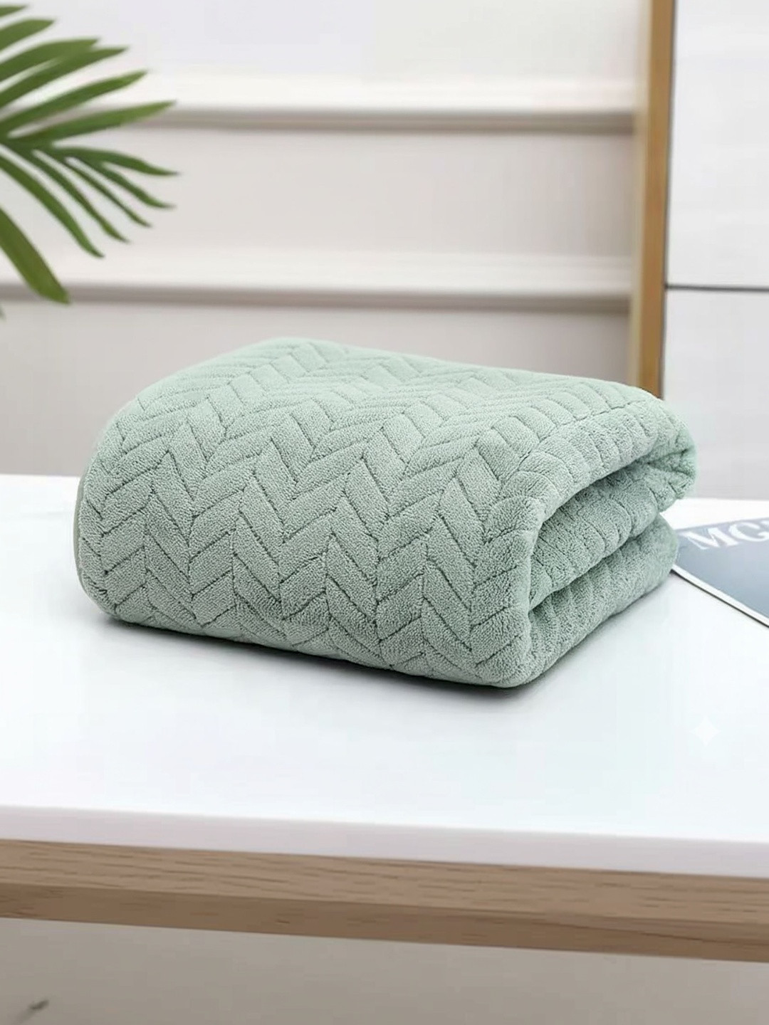 MAXOSHINE Green & Sea Green 1 Printed 350 GSM Bath Towel