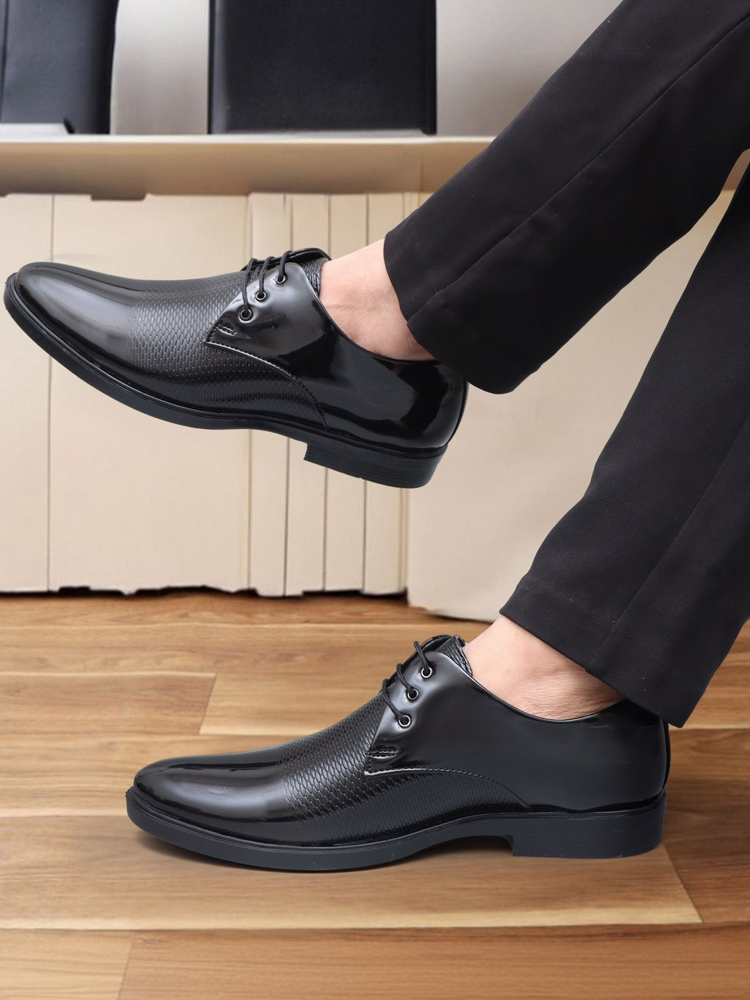 SHUAN Men Textured Round Toe Formal Derbys
