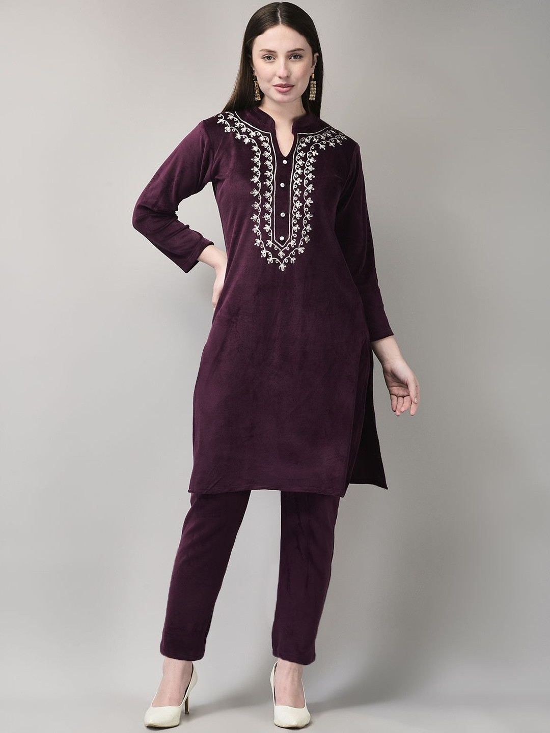 FNOCKS Women Ethnic Motifs Embroidered Regular Thread Work Velvet Kurta with Trousers