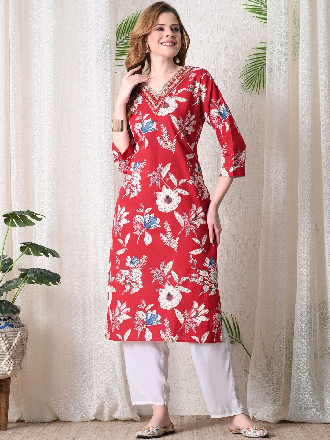 DEEPYOG APPAREL Women Floral Printed Indie Florals Kurta
