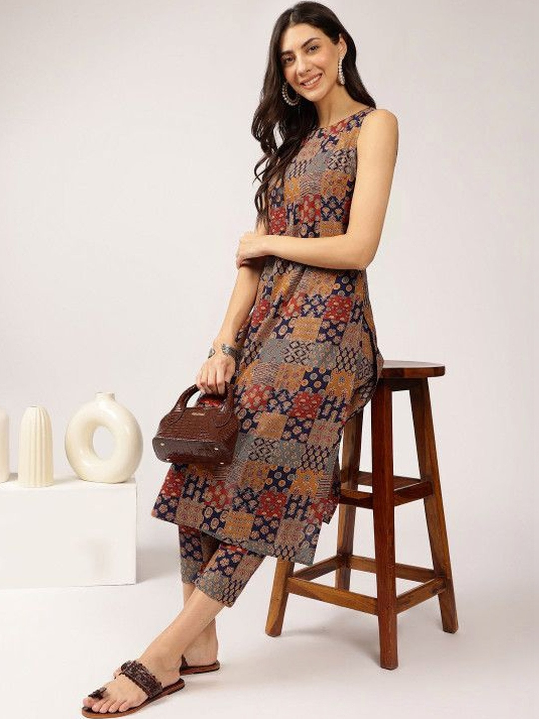 DEEPYOG APPAREL Women Ethnic Motifs Printed Regular Kurta with Trousers