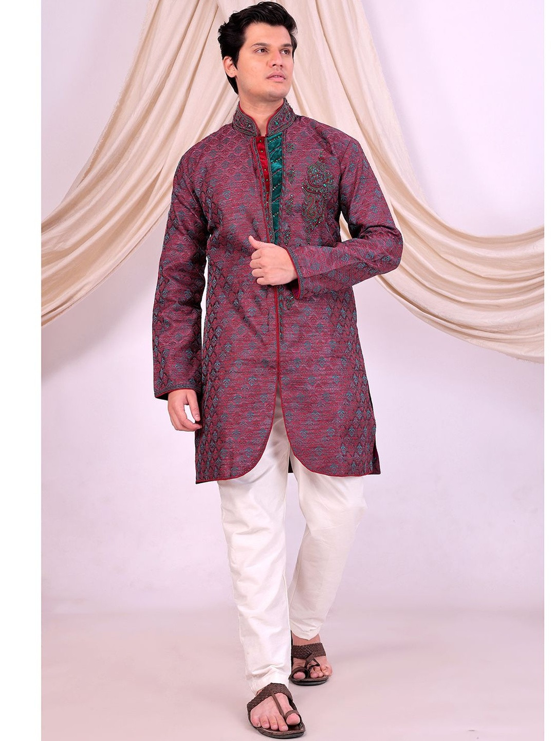 Desibutik Embroidered Mandarin Collar Sherwani