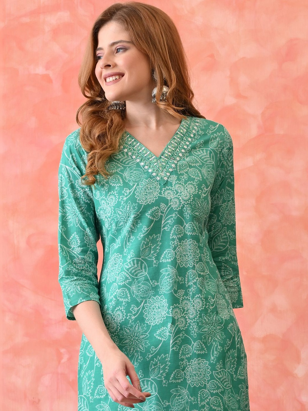 KKOUTFITS Women Floral Printed Thread Work Indie Florals Kurta