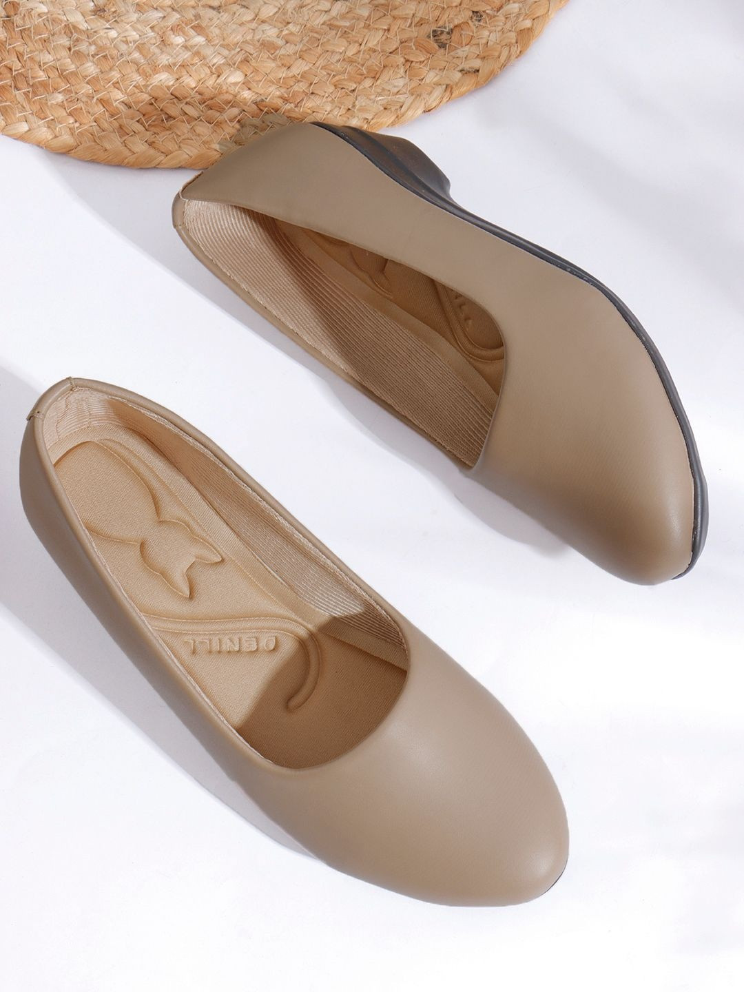 Denill Round Toe Ballerinas