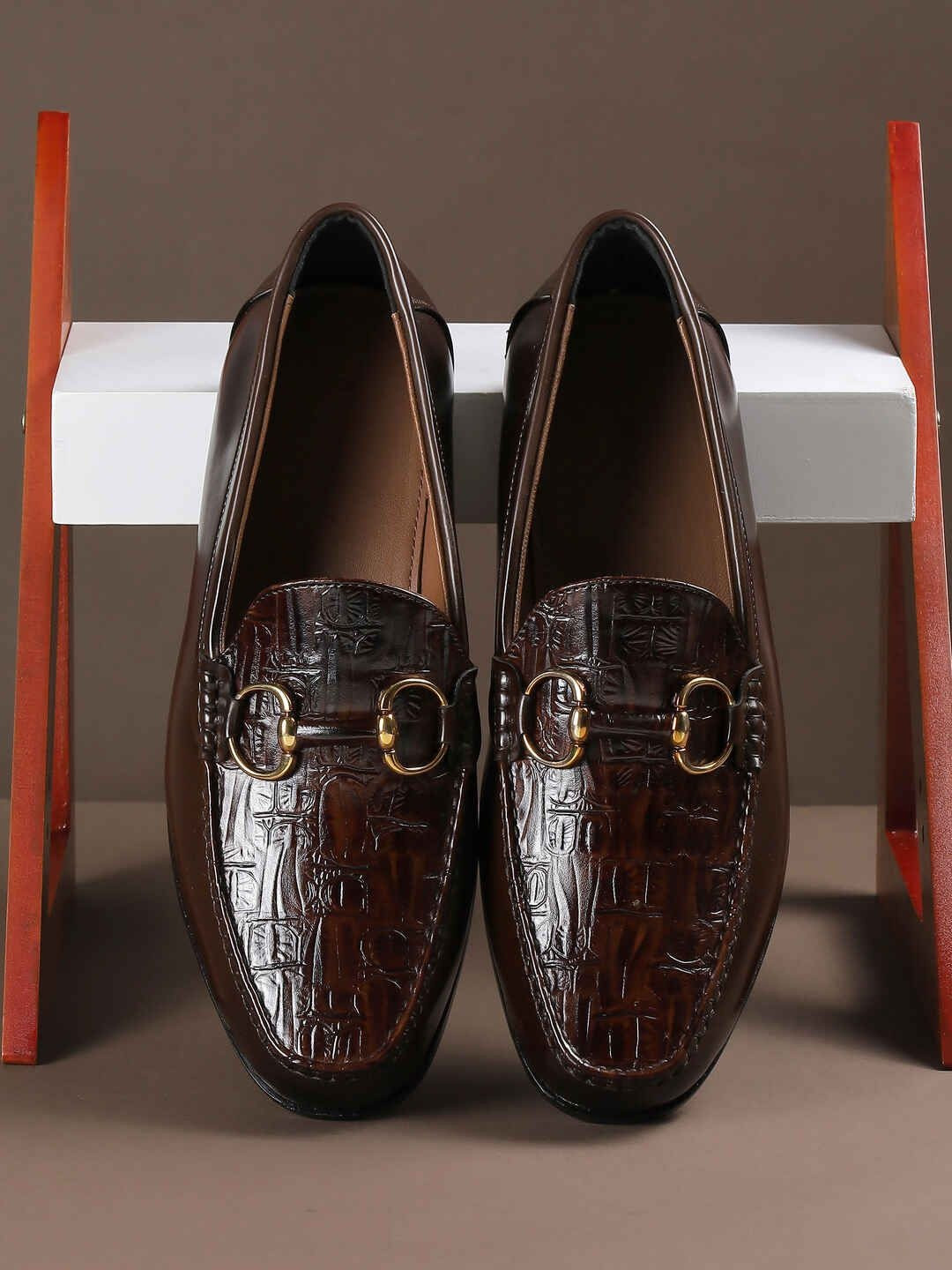 Metro Men Textured Round Toe Formal Loafers
