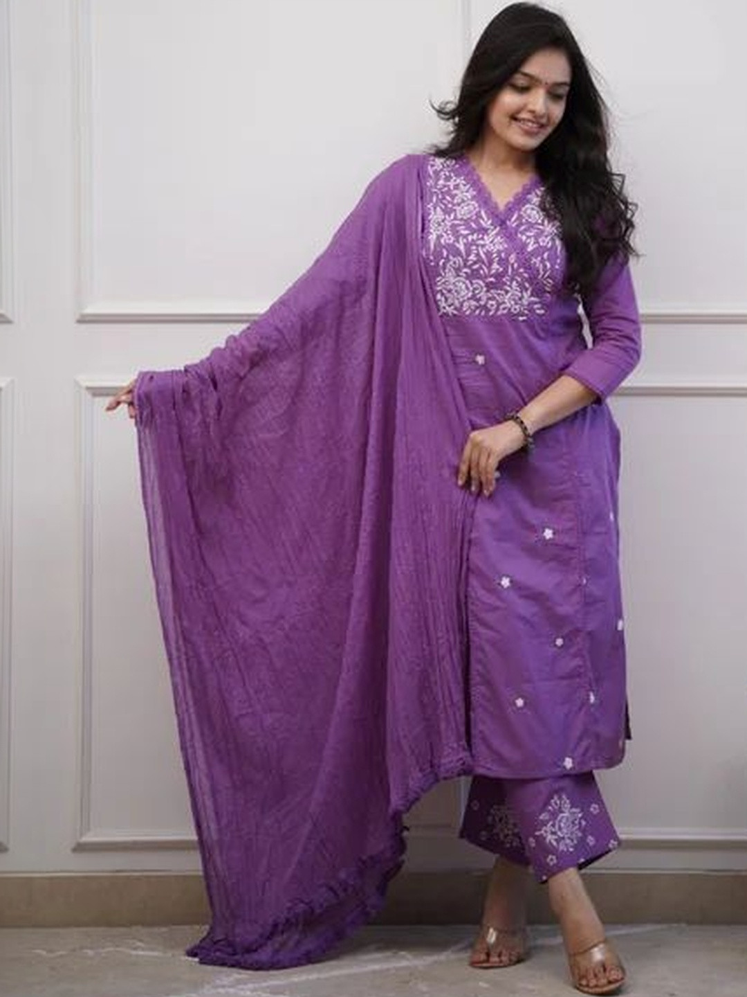 Fabinn Women Floral Embroidered Regular Thread Work Kurta with Palazzos & With Dupatta