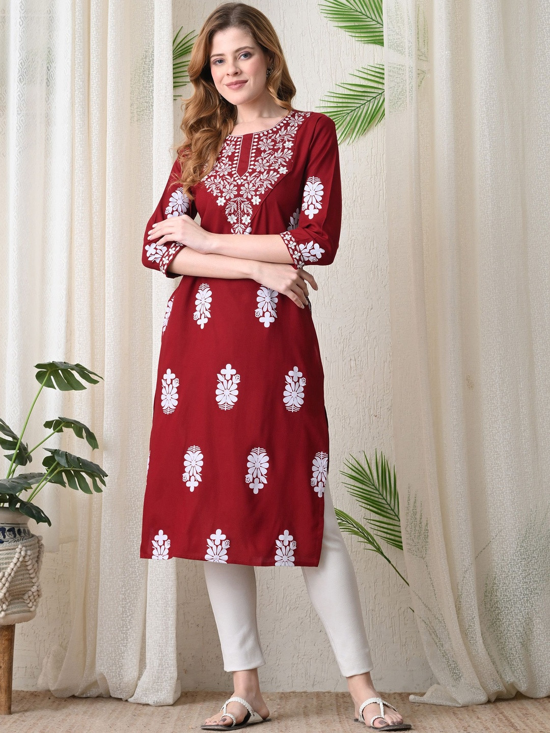 Koito Women Floral Embroidered Chikankari Kurta