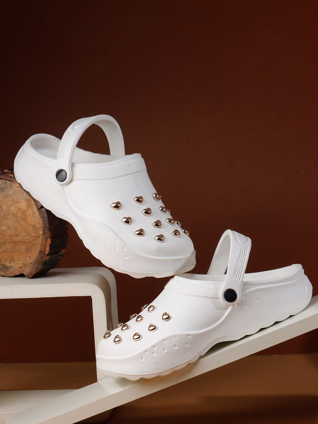The Roadster Lifestyle Co Women Casual Clogs