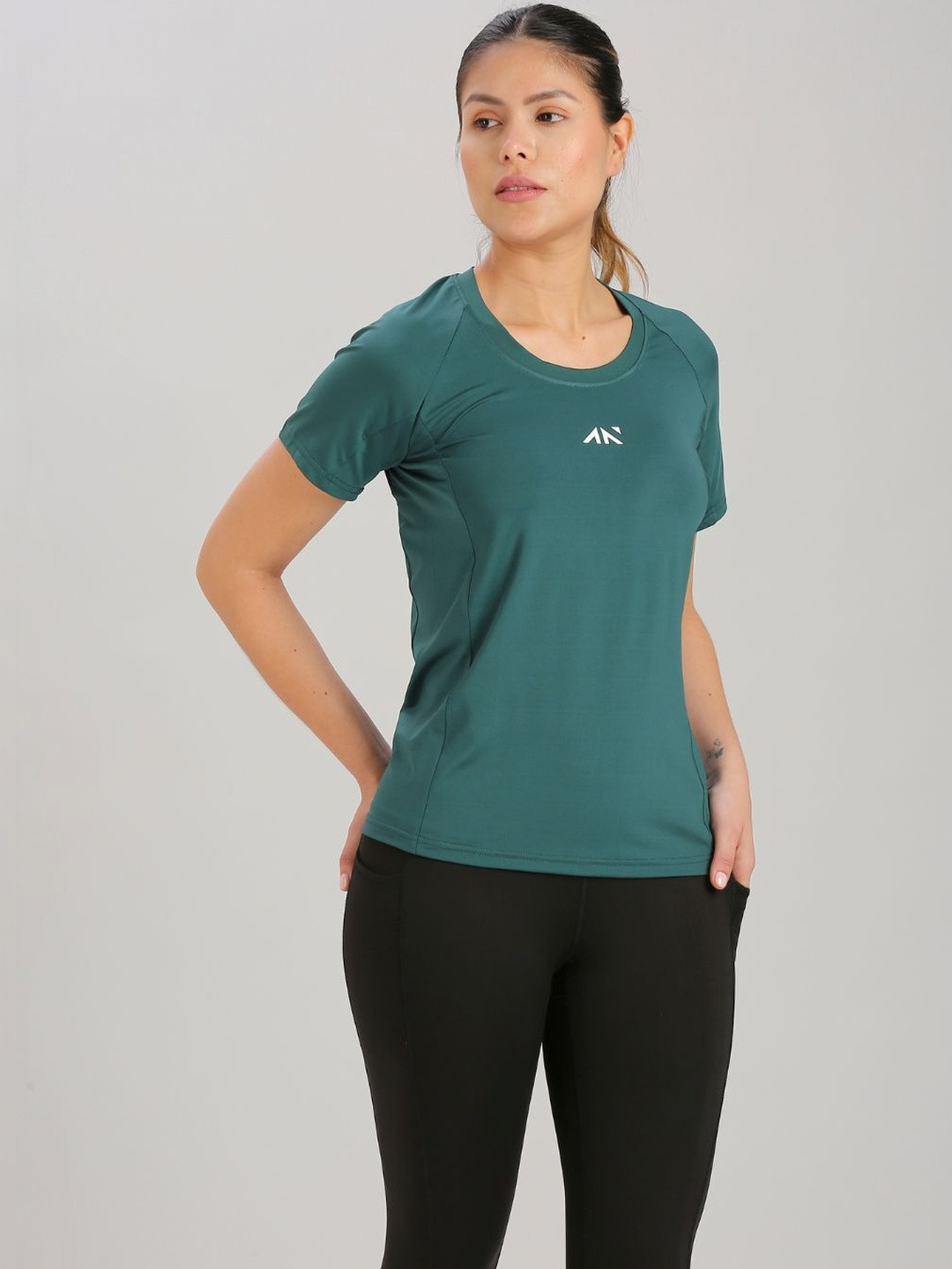 AESTHETIC NATION Solid Round Neck Short Sleeves Training Regular Length Sports Top