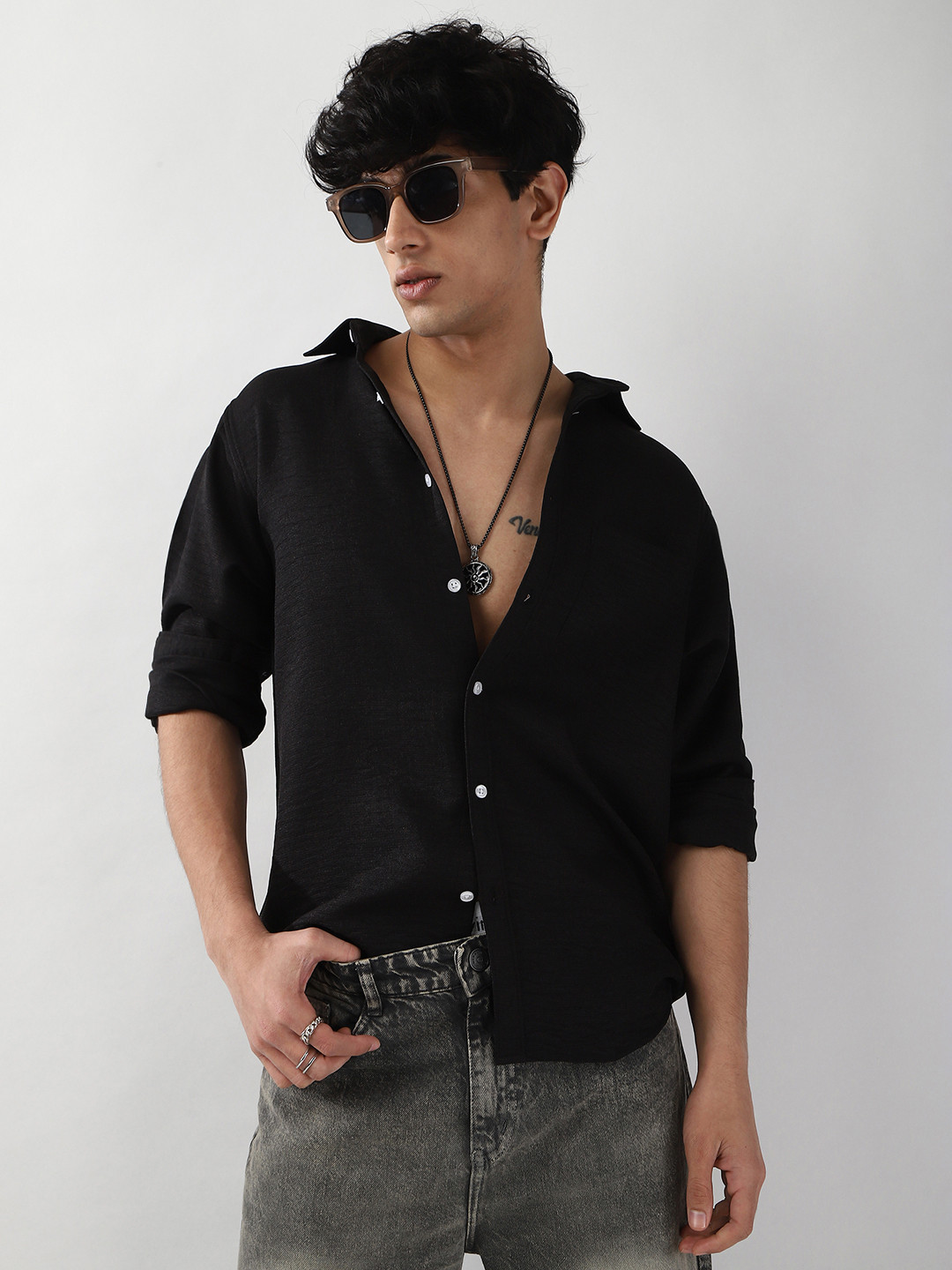 Urbano Fashion Men Black Solid Linen Full Sleeve Relaxed Fit Casual Shirt