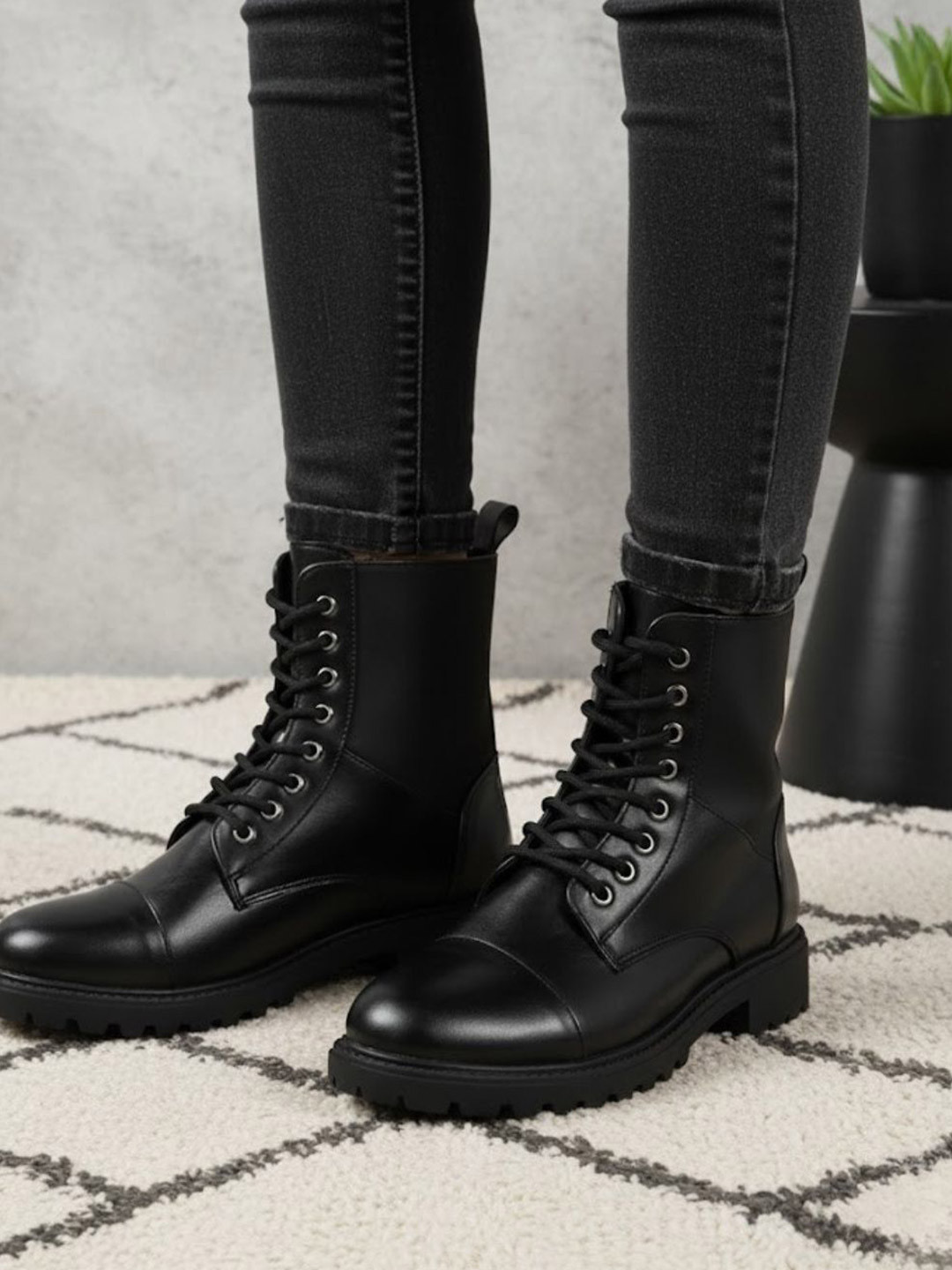 Roadster Women Lightweight Block Heel Casual Boots