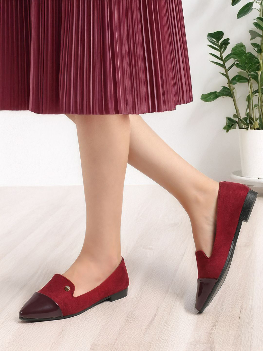 Carlton London Women Colourblocked Two Tone Pointed Toe Ballerinas