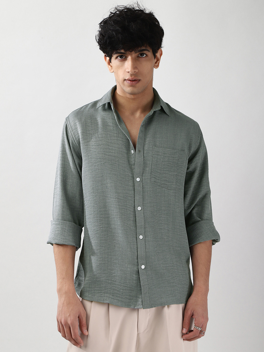 Urbano Fashion Men Metallic Blue Solid Linen Full Sleeve Relaxed Fit Casual Shirt