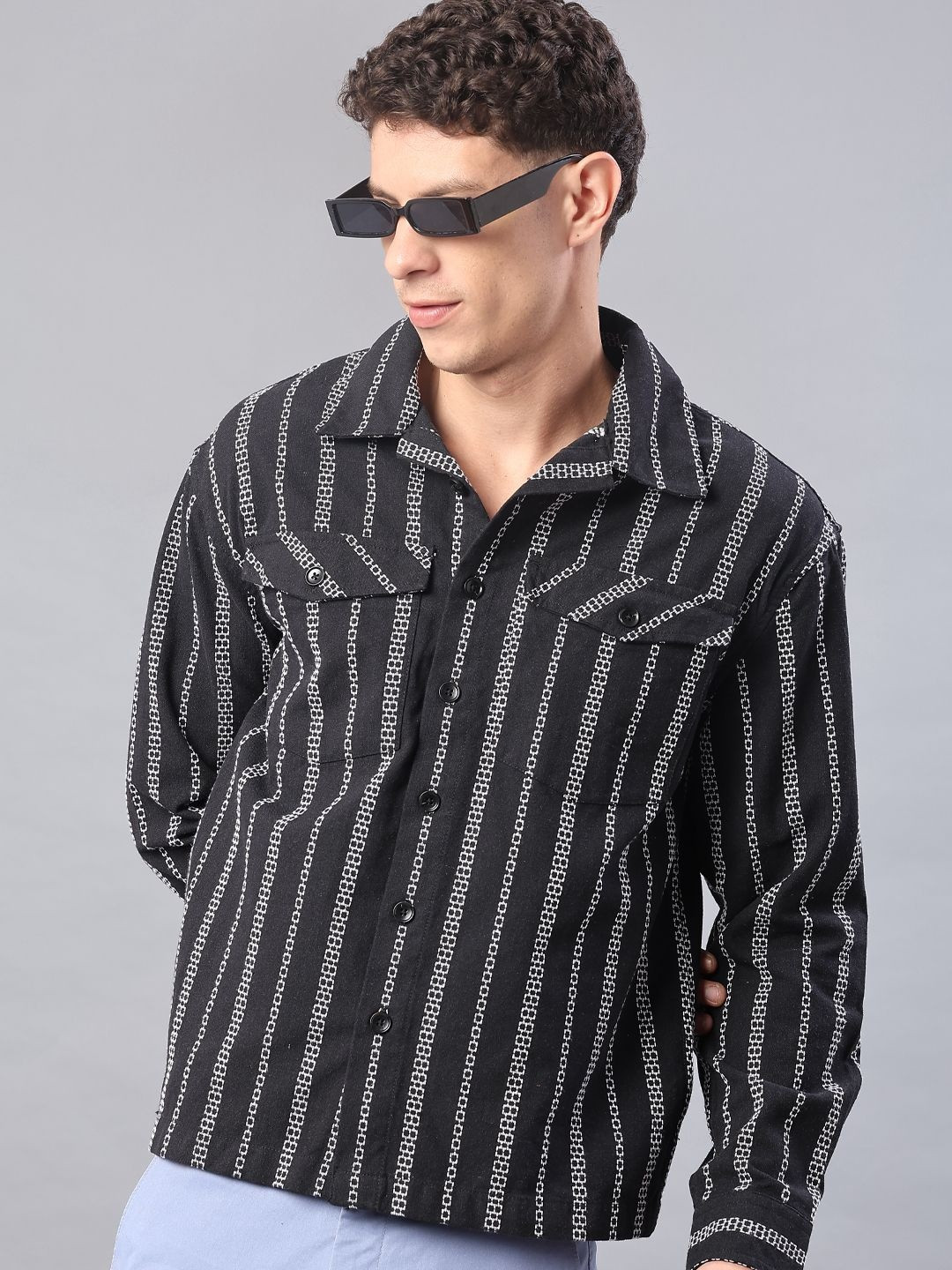 V-Mart Spread Collar Shackets