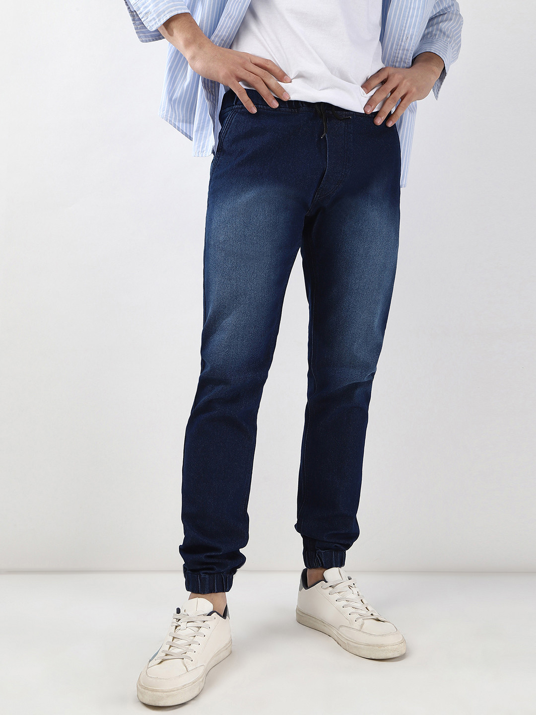 Urbano Fashion Men Blue Slim Fit Mid-Rise Clean Look Stretchable Jogger Jeans