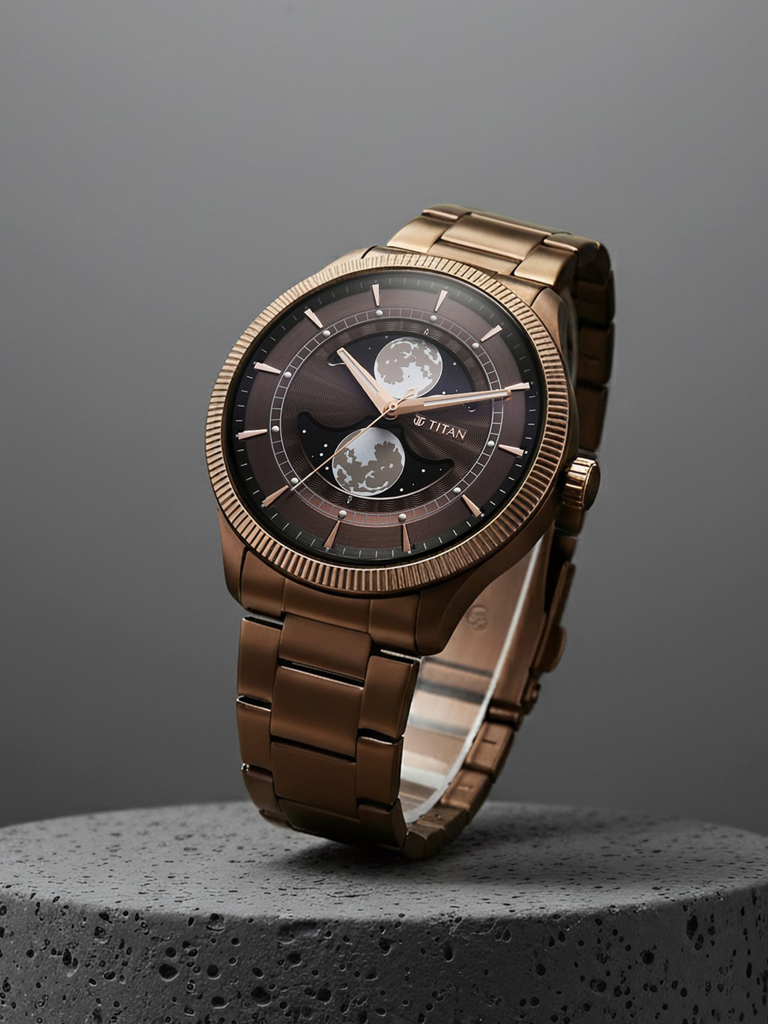 Titan Men Stellar Quartz Brown Round Dial Watch - 10050QM01