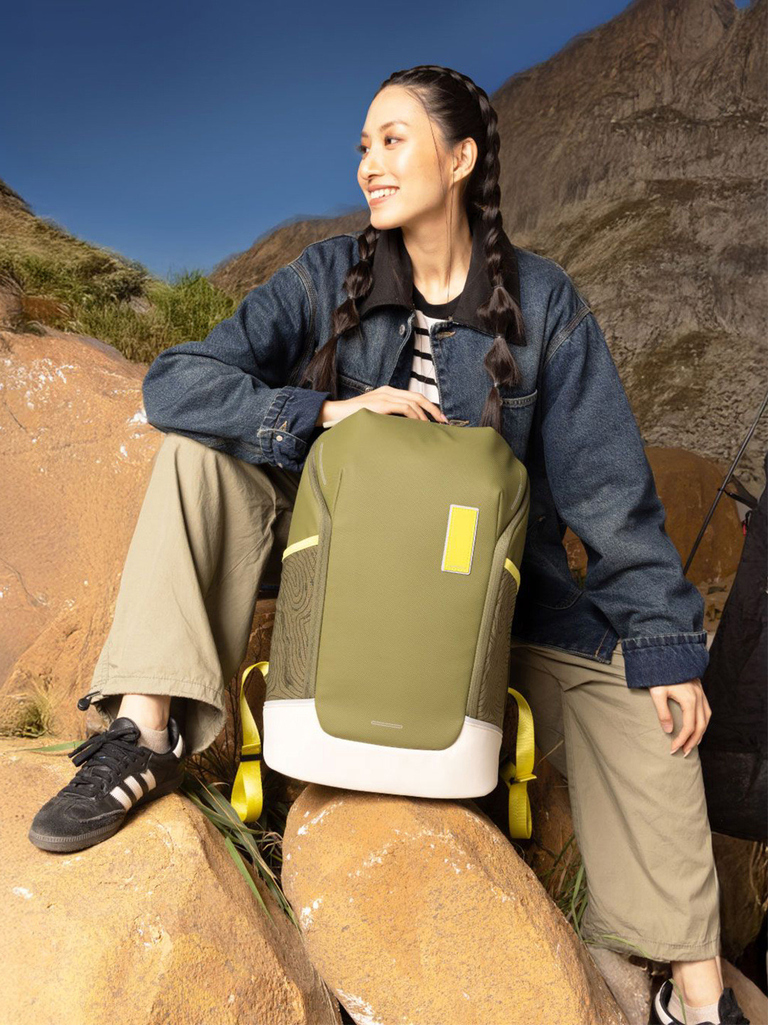 MOKOBARA Unisex Medium Backpack with Reflective Strip