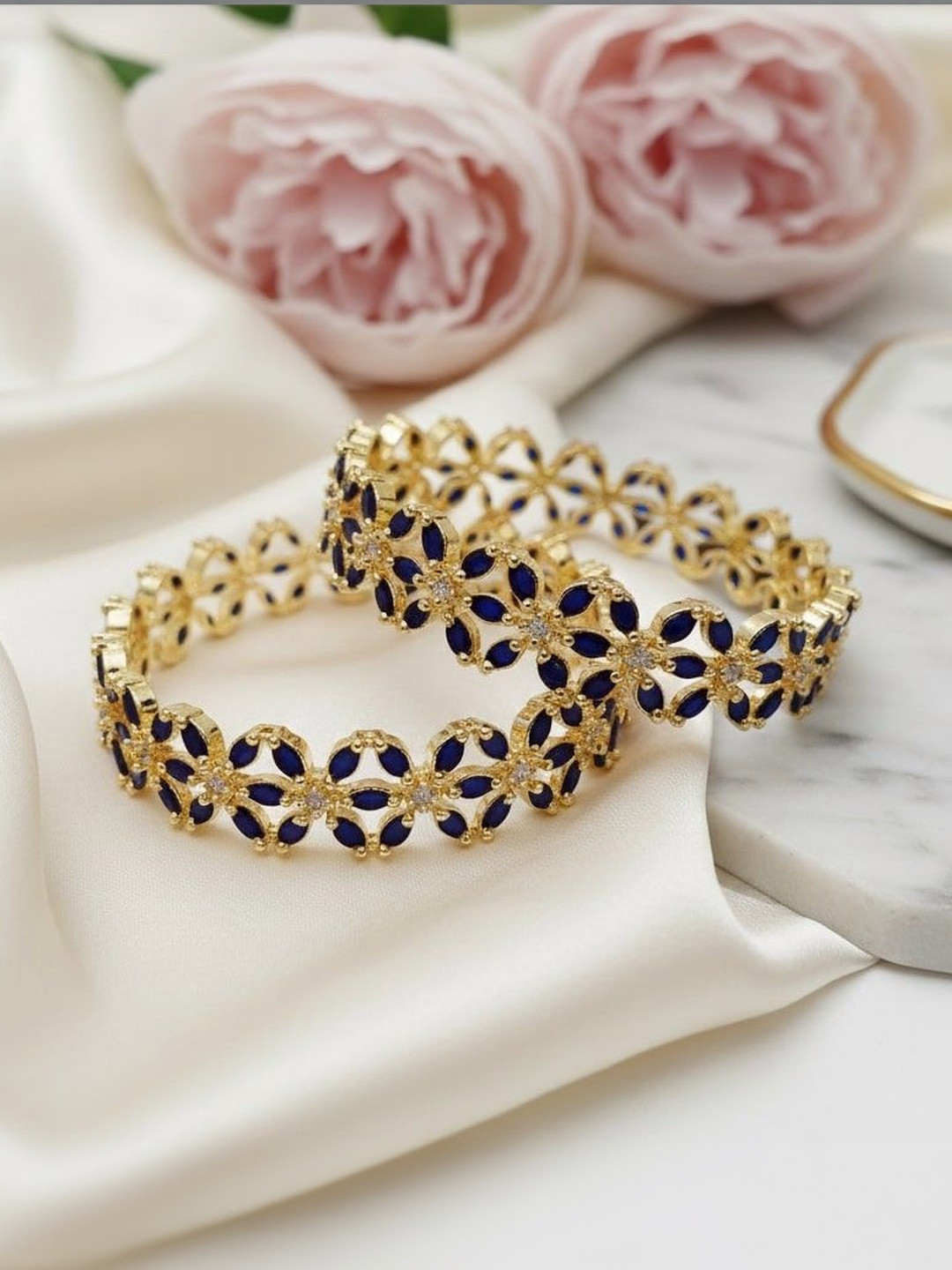 Opal Touch 2-Pcs Star Gold Plated Bangles