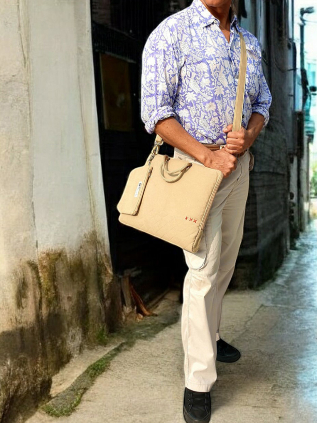 The House of Tara Unisex Beige Laptop Bag