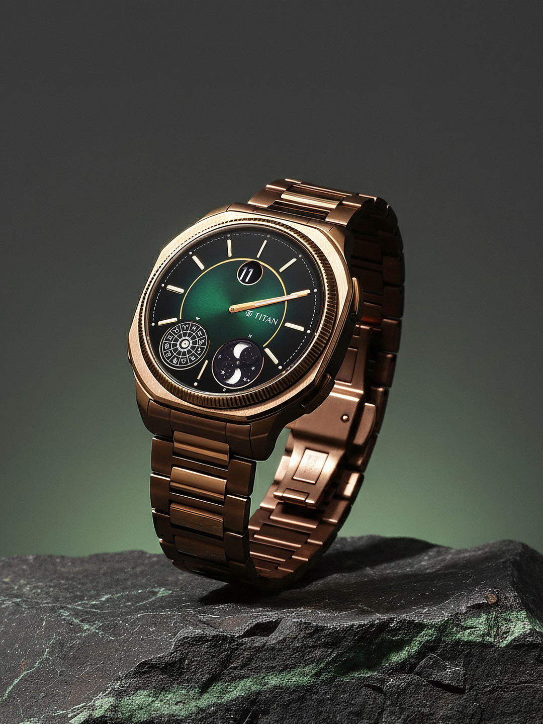 Titan Men Zodiac Dial & Stainless Steel Bracelet Style Straps Analogue Watch 10053QM01