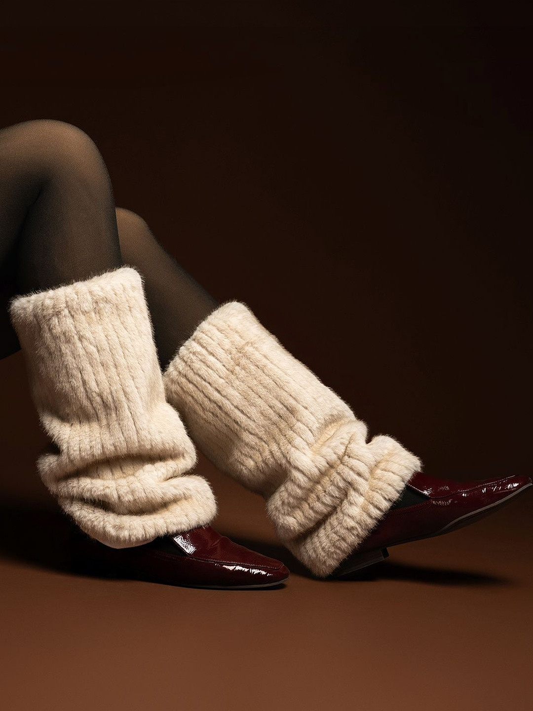 Theater Women Cream Plush Ribbed Calf-Length Leg Warmer Socks
