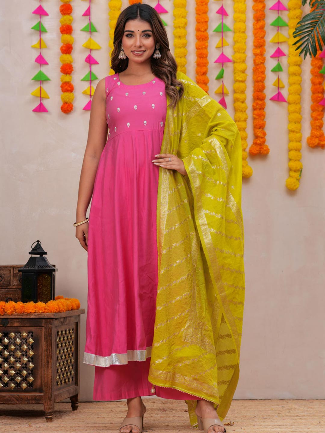 ISHWAR Women Kurta and Palazzos Sets