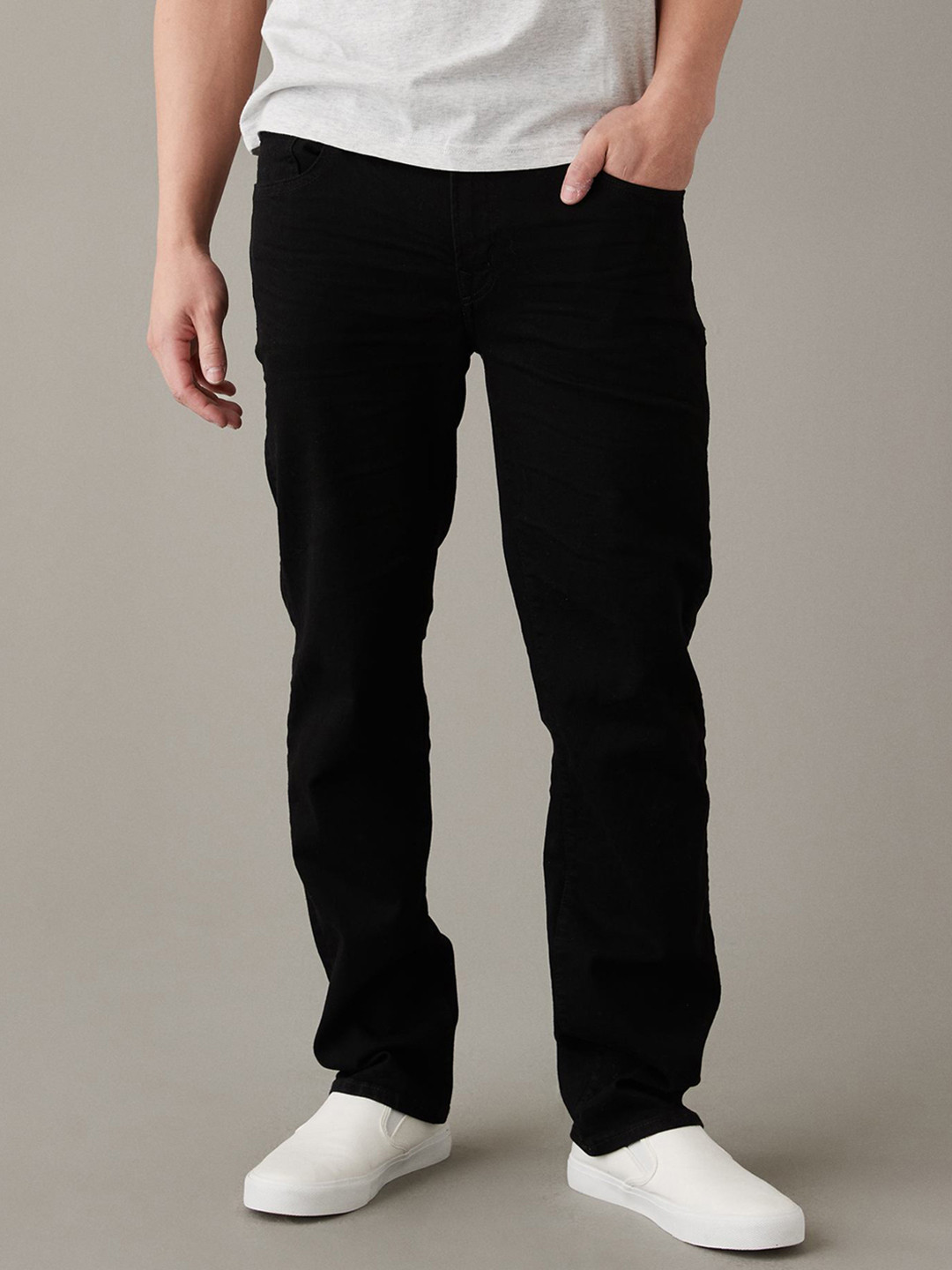AMERICAN EAGLE OUTFITTERS Men  AirFlex+ Original Straight Fit Jeans