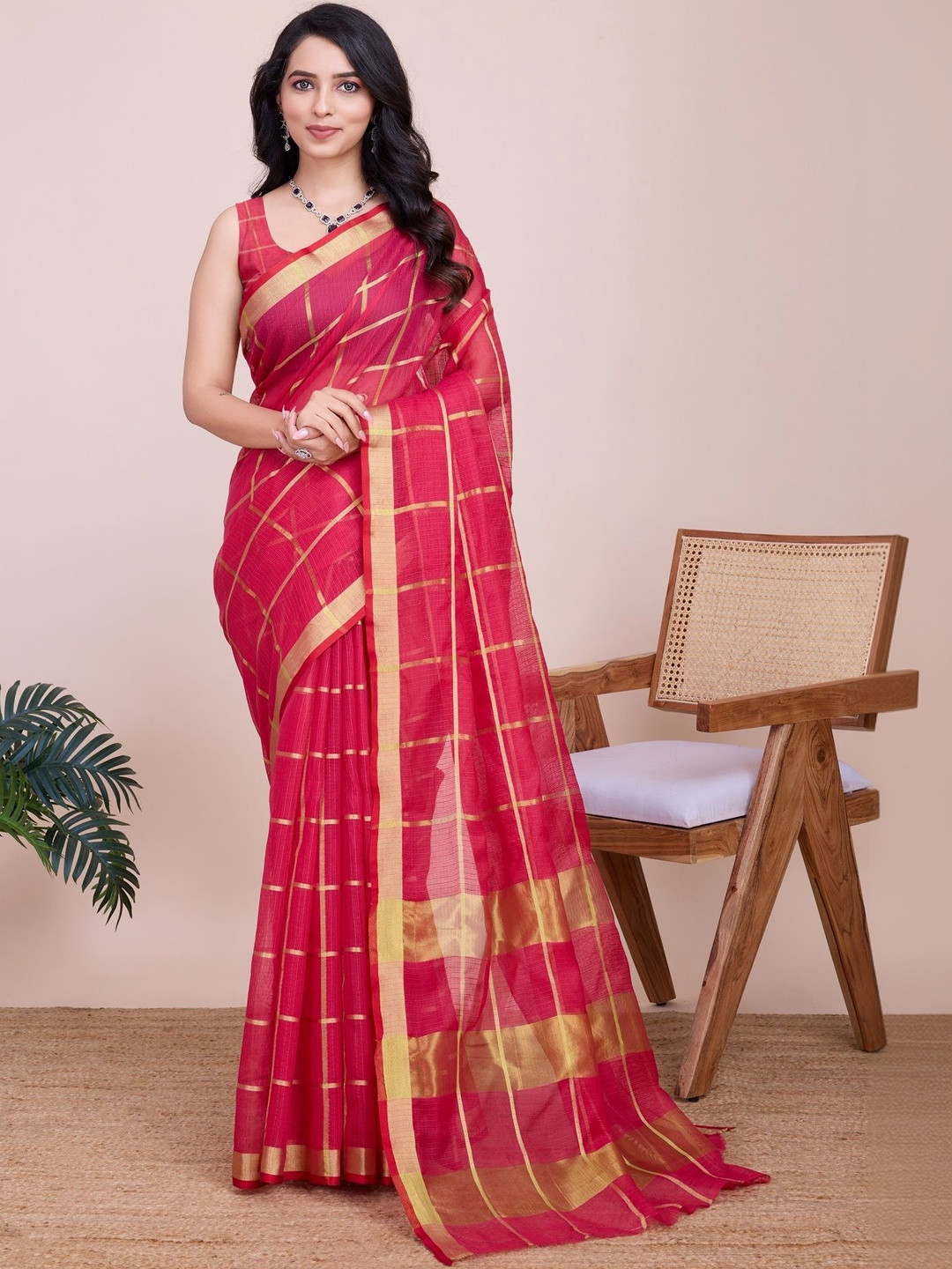 VS MALL Checked Saree