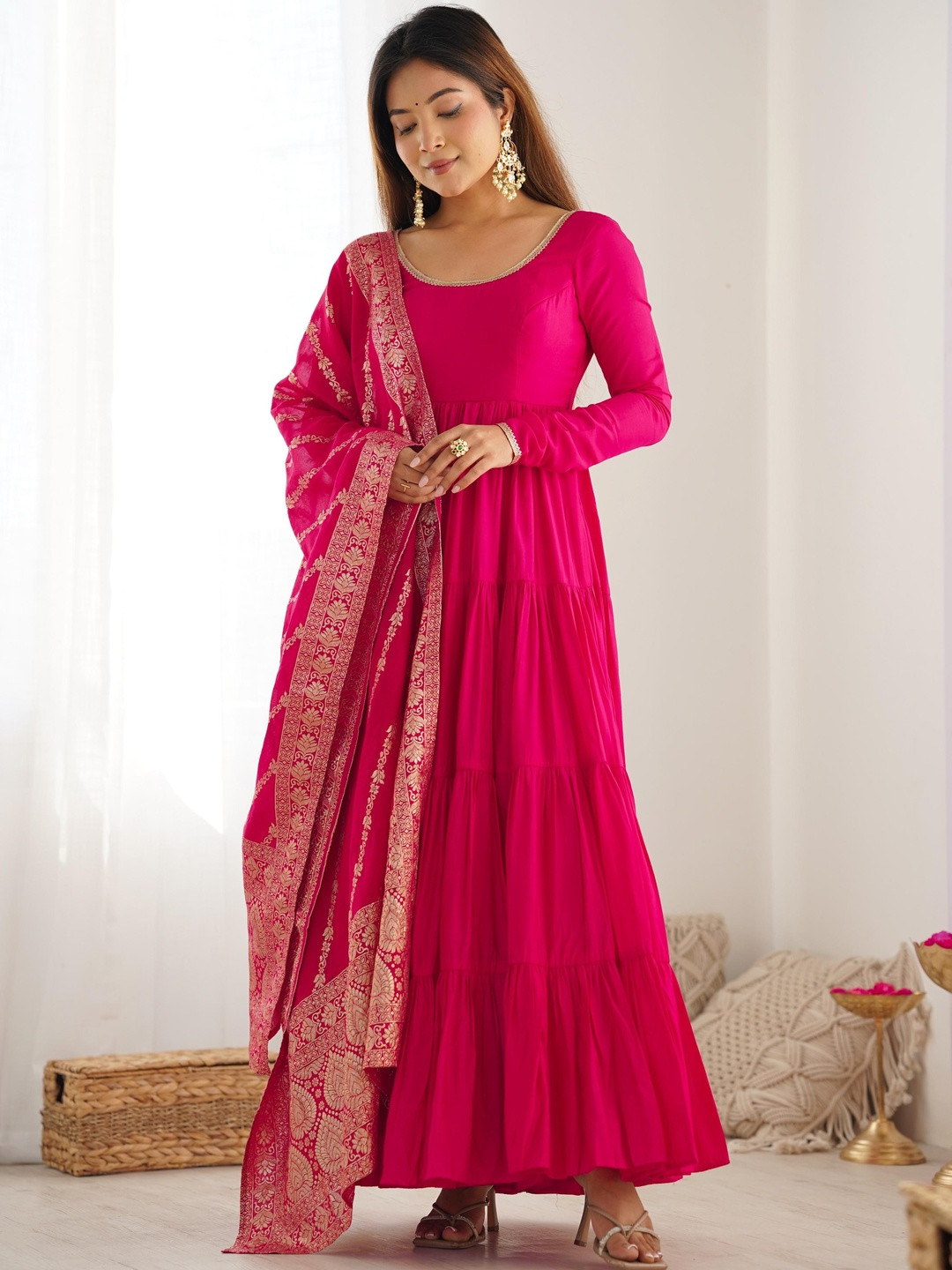 VASTRABELLA Women XS Tiered Pure Silk Kurta Set With Dupatta