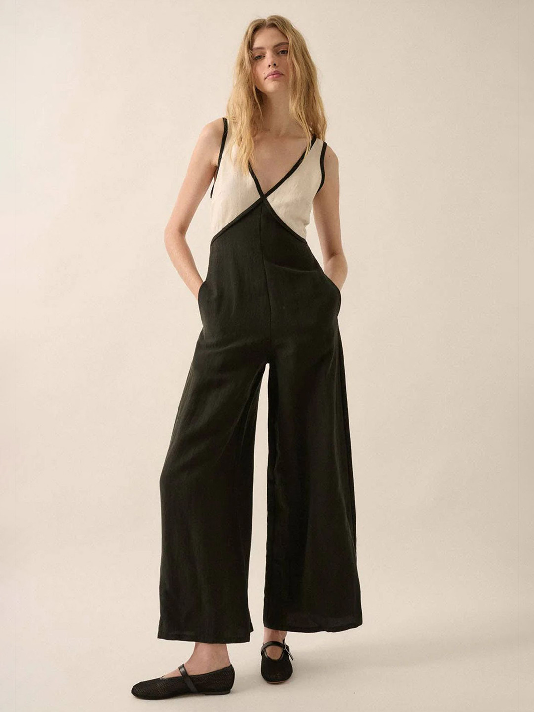 LULU & SKY V-Neck Sleeveless Colourblocked Wide-leg Basic Jumpsuit