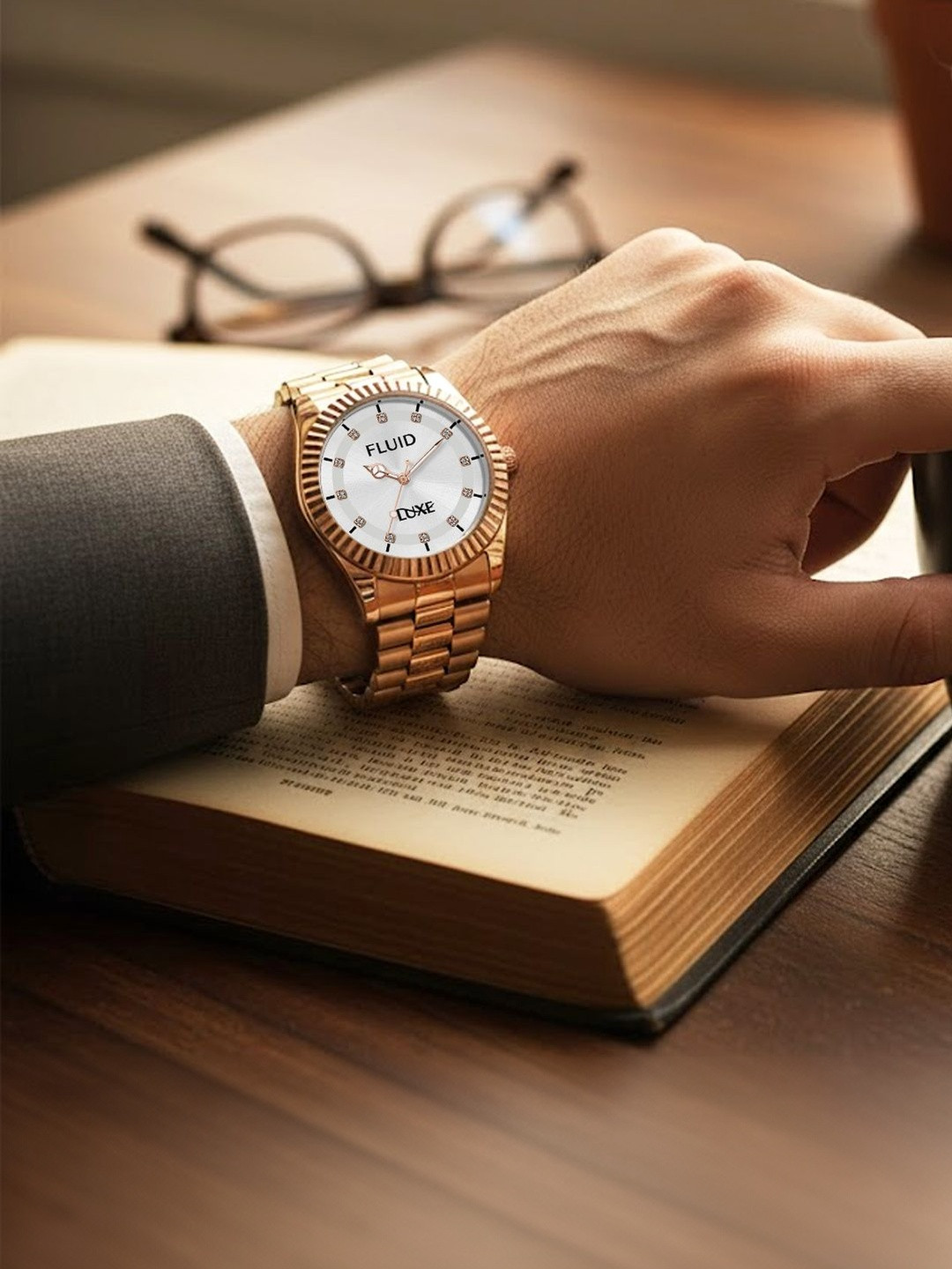 FLUID Men Embellished Dial & Stainless Steel Straps Analogue Watch FL-Karthik-0498-WH