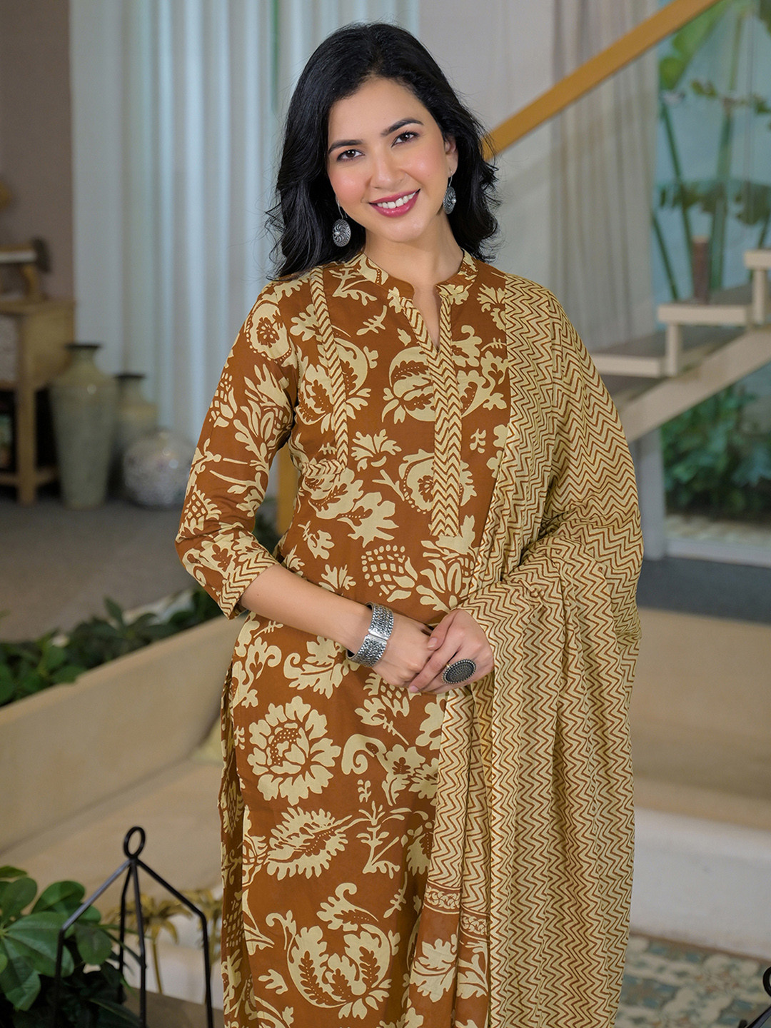 SKYLEE Women Floral Printed Regular Kurta with Trousers & With Dupatta