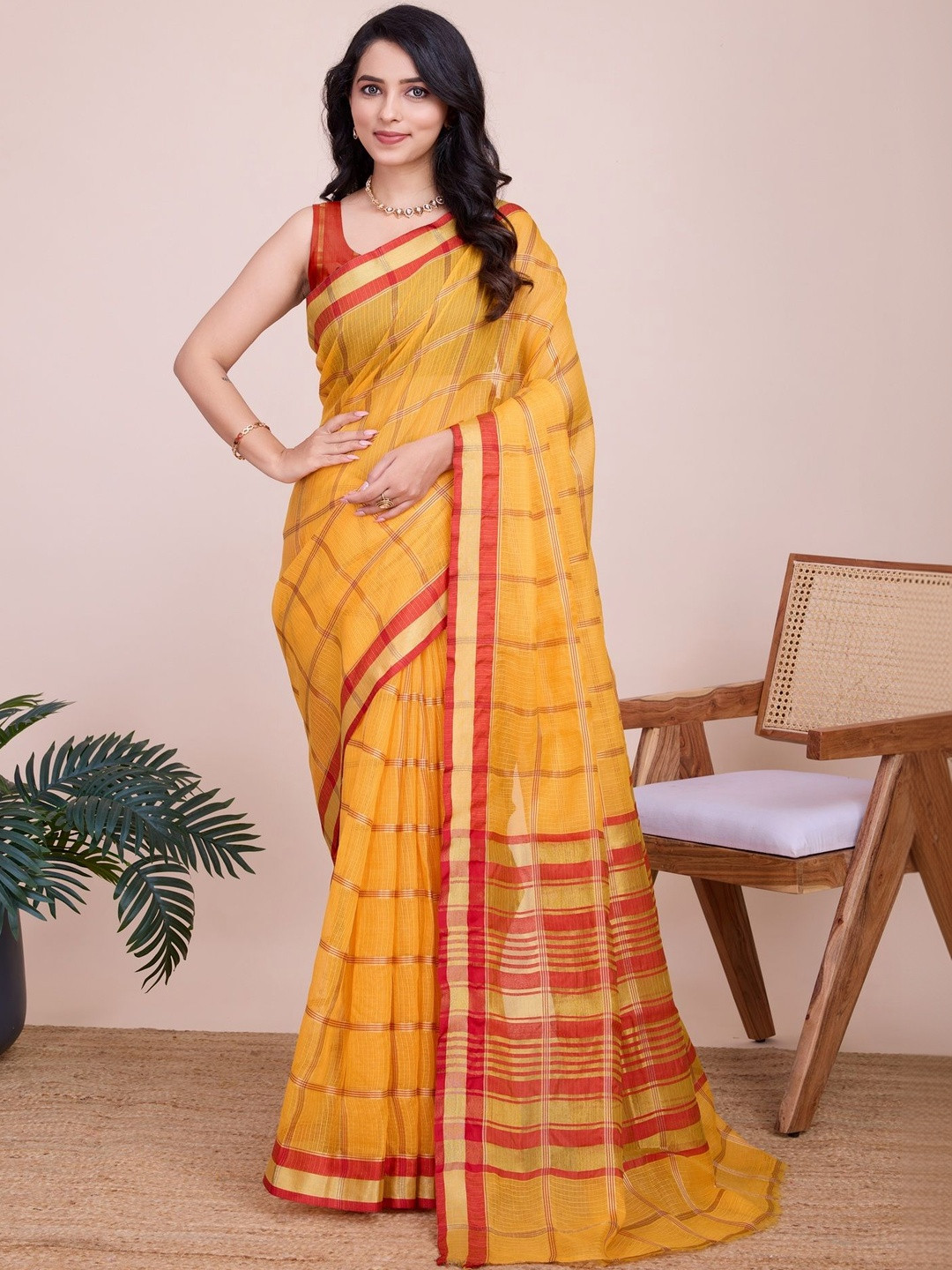 VS MALL Checked Saree