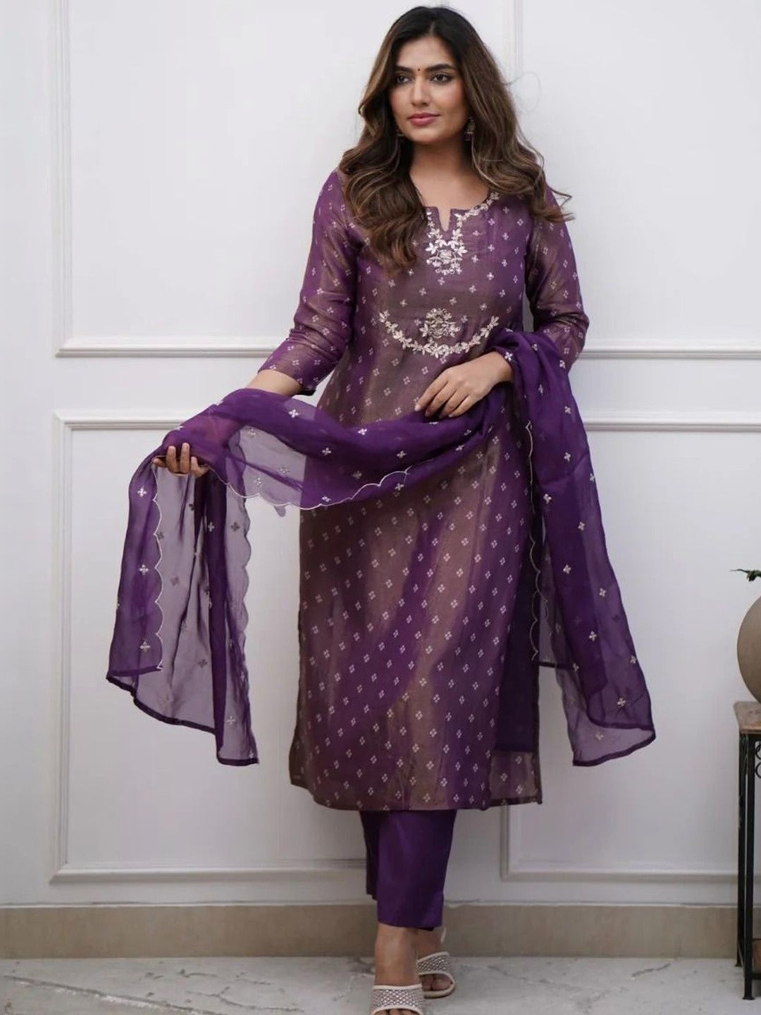 FAST FASHIONS Women Regular Thread Work Kurta with Trousers & With Dupatta